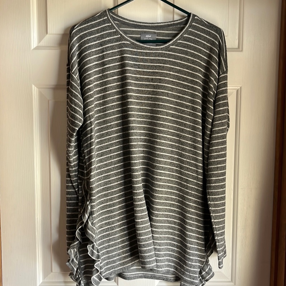 Cute Aerie tunic, grey with white stripes, large